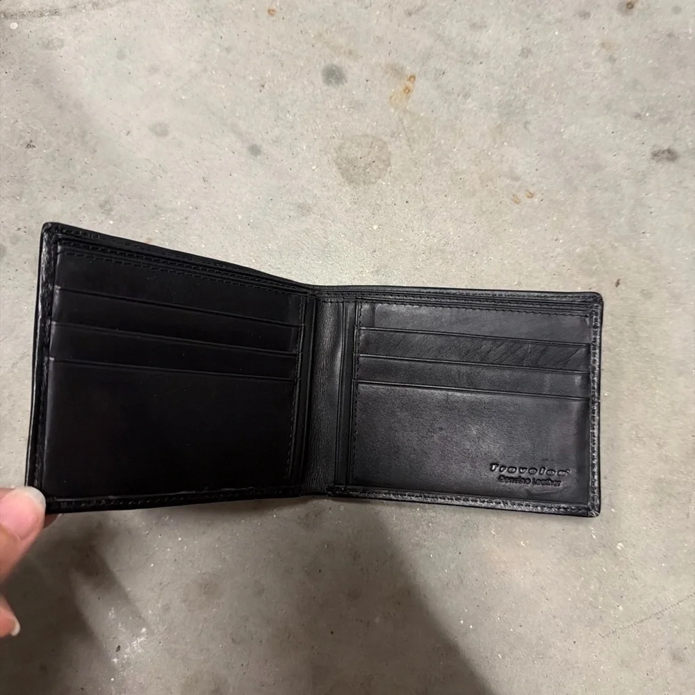 Travelon black leather